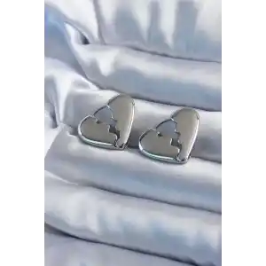 Gümüş Renk Kırık Kalp Model Pirinç Kadın Küpe
