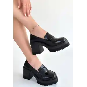 Janes Siyah Rugan Dolgu Topuk Ayakkabı