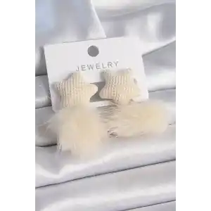 Krem Rengi Tüylü Ponpon Model Kadın Küpe
