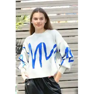 Mavi çizgili bisiklet yaka kazak beyaz