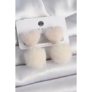 Pembe Renk Tüylü Kalp Ponpon Model Kadın Küpe