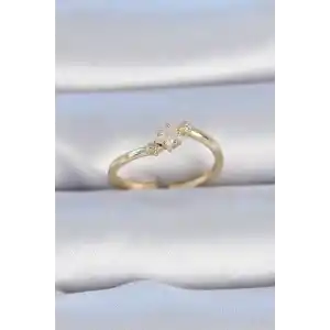 Pirinç Gold Renk Beyaz Çiçek Model Zirkon Taş Detay Kadın Yüzük