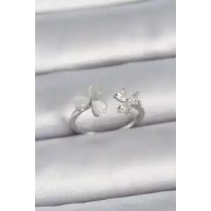 Pirinç Gümüş Renk Ayarlanabilir Zirkon Taşlı Beyaz Mineli Kalp Model Kadın Yüzük