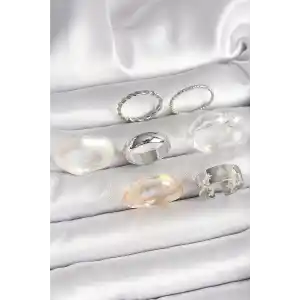 Pirinç Gümüş Renk Beyaz Akrilik Plastik Model Kutup Yıldız İşleme Detaylı Kadın Yüzük Kombini