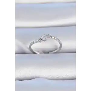 Pirinç Gümüş Renk Çiçek Model Zirkon Taş Detay Kadın Yüzük