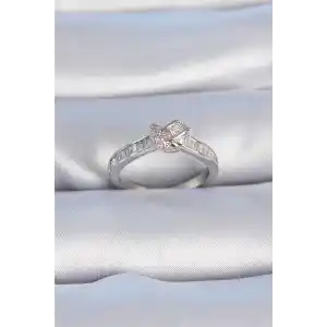 Pirinç Gümüş Renk Zirkon Taşlı Düğüm Model Kadın Yüzük