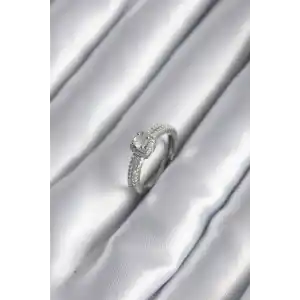 Pirinç Gümüş Renk Zirkon Taşlı Kadın Yüzük