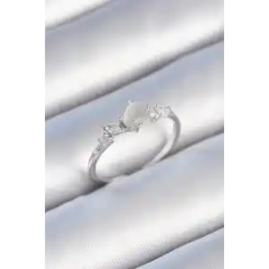 Pirinç Gümüş Renk Zirkon Taşlı Oval Beyaz Mineli Kadın Yüzük