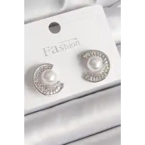 Pirinç Gümüş Renk Zirkon Taşlı Salyangoz Model İnci Detay Kadın Küpe