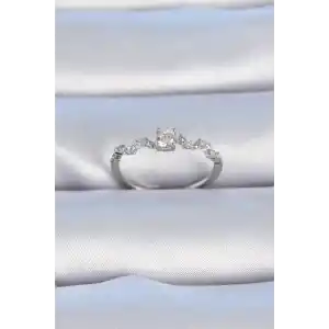 Pirinç Gümüş Renk Zirkon Taşlı Tek Taş Model Kadın Yüzük