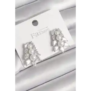 Pirinç Gümüş Renk Zirkon Taşlı Yaprak Model İnci Detay Kadın Küpe