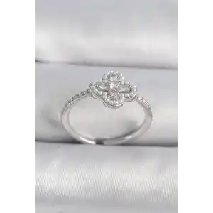 Pirinç Gümüş Renk Zirkon Taşlı Yonca Model İnci Detay Kadın Yüzük