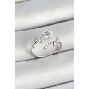 Pirinç İnci Detaylı Papatya Figürlü Zirkon Taşlı Gümüş Renk Ayarlanabilir Kadın Yüzük