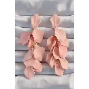 Pirinç Pudra Renk Sallantılı Yaprak Model Küpe