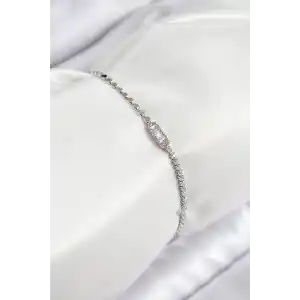 Pirinç Zirkon Taşlı Dikdörtgen Model Ezme Zincir Gümüş Renk Kadın Bileklik