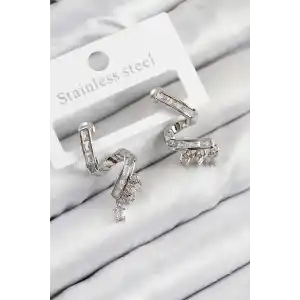 Pirinç Zirkon Taşlı Kıvrımlı Model Gümüş Renk Kadın Küpe