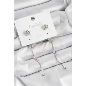 Pirinç Zirkon Taşlı Sallantılı Çiçek Model Gümüş Renk 925 Ayar Gümüş Çivi Kadın Küpe