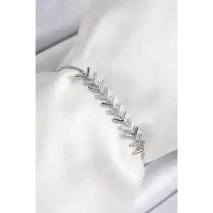 Pirinç Zirkon Taşlı Sıralı Ok Model Gümüş Renk Asansörlü Kadın Bileklik