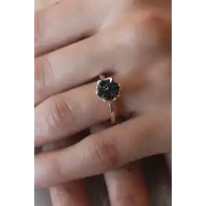 Siyah Renk Lotus Çiçek Figür Gold Renk Kadın Yüzük