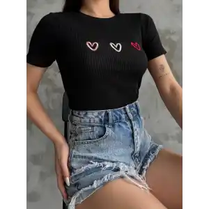 Üçlü kalp nakışlı bluz