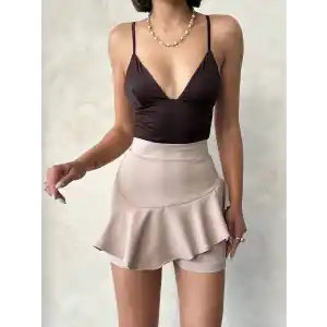 Valonlu fırfırlı şort bej s24683