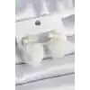 Beyaz Renk Kurdele Tüylü Ponpon Model Kadın Küpe