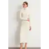 Kadın Boğazlı Triko Elbise – Uzun Fitilli Esnek Dokuma, Tam Kalıp, Kışlık & Baharlık Şık Rahat Stil, 130 cm Midi Boy Elbise - Beyaz