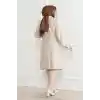 Kadın Kaşe Kaban – Uzun Boy Kruvaze Yaka, Kuşaklı Tesettür Kışlık Kaban, Astarlı Şık Yünlü Dokuma Oversize Rahat Kalıp, Cepli Modern Kaşe Mont Modeli - Bej