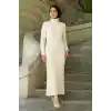Kadın Tesettür Triko Elbise – Boğazlı Uzun Fitilli Dokuma, Esnek Tam Kalıp, 130 cm Midi Boy, Bahar & Kış Şık Rahat Stil - Beyaz