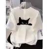 Kadınlar için Şık Siyah Kedi Grafik Tişört - Oversize Kısa Kollu Üst, Nefes Alabilir Polyester Karışımı, Makinede Yıkanabilir - Mükemmel Yaz Modası - Beyaz