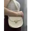 Klasik kapaklı bej cilt çanta