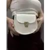 Klasik kapaklı beyaz cilt çanta