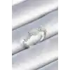 Pirinç Gümüş Renk Zirkon Taşlı Yıldız Detay Beyaz Mineli Kadın Yüzük