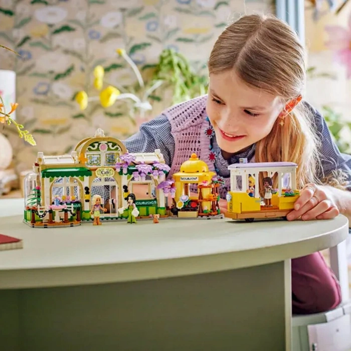 42671 Lego Friends Kafe ve Çiçekçi Dükkanı 1138 parça +9 yaş