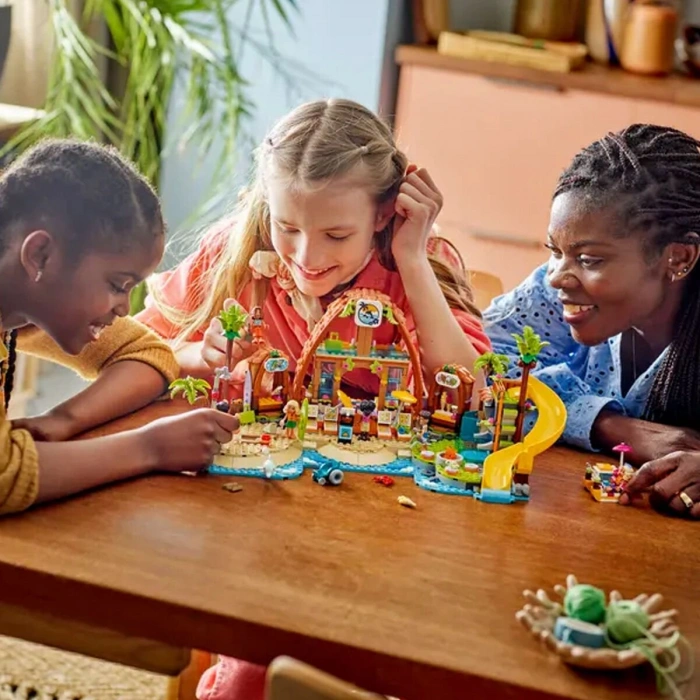 42673 Lego Friends Tatil Köyü 1140 parça +8 yaş