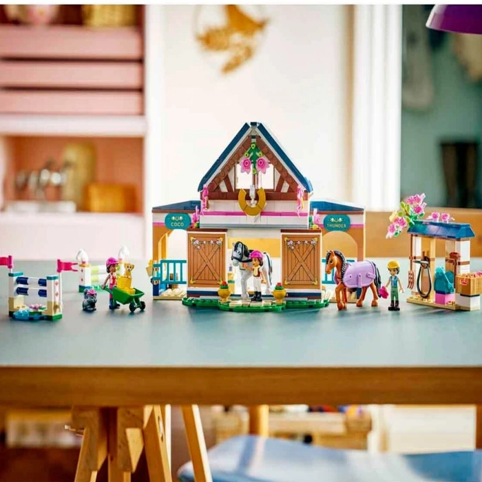 42688 Lego Friends Binicilik Akademisi 735 parça +7 yaş