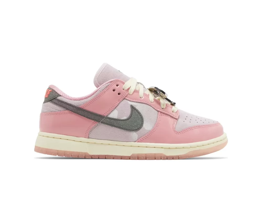 Nike Dunk Low LX Barbie