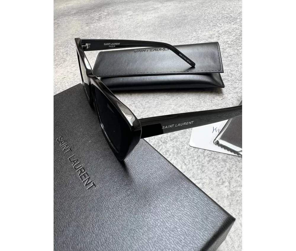 Saint Laurent M127