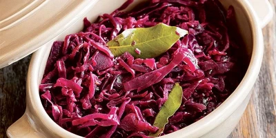 Apfel-Rotkohl (Elmalı Mor Lahana) Salatası