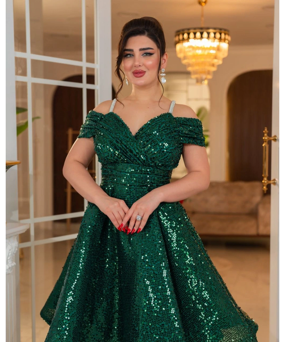 Altın Payetli Omuz Açık Drapeli Abiye Elbise