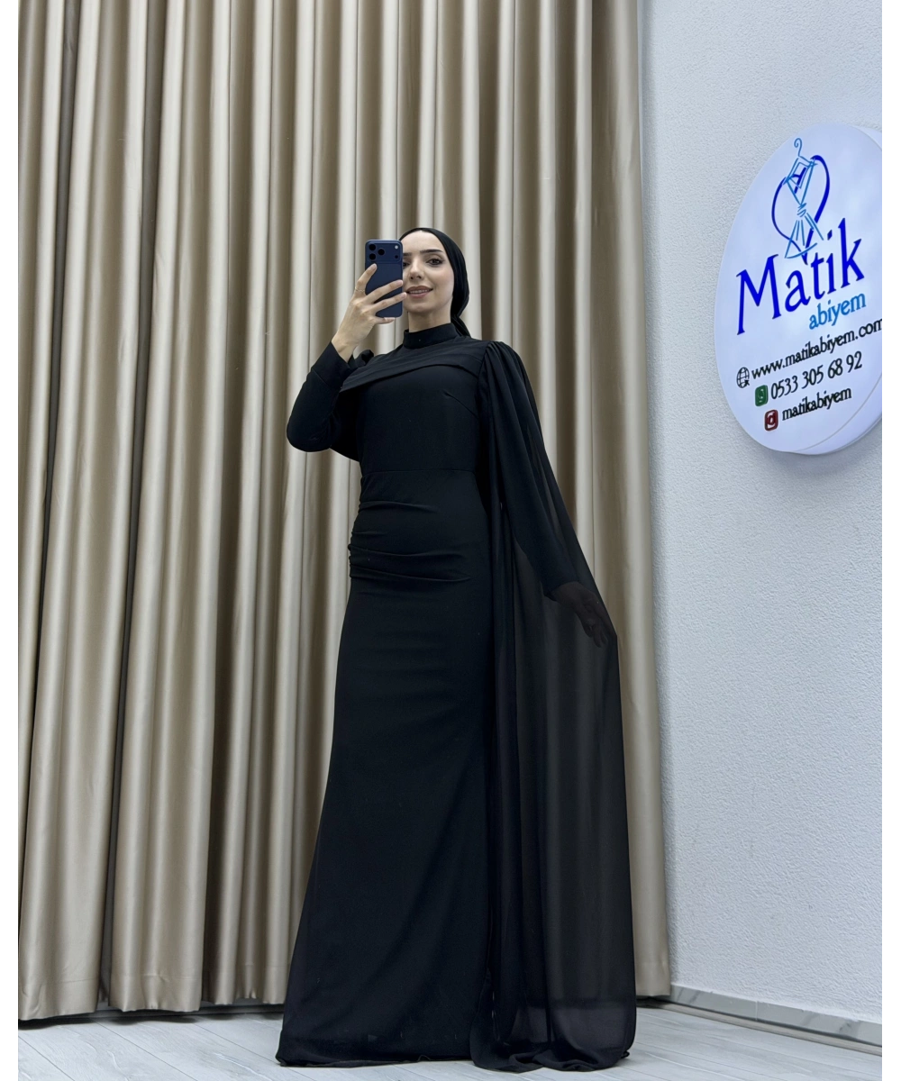 Drapeli Detaylı Dökümlü Uzun Elbise