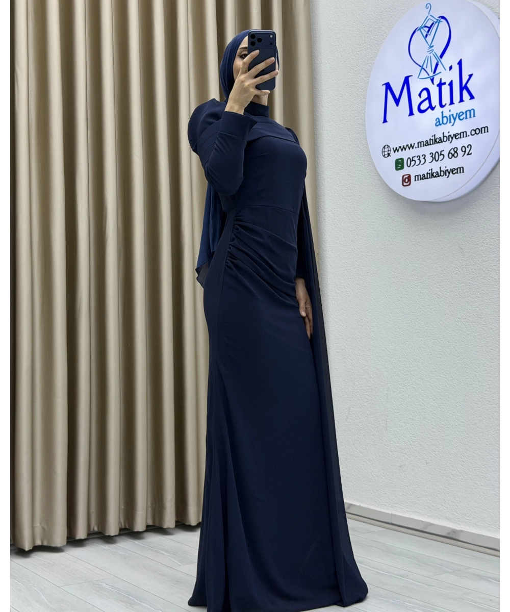 Drapeli Detaylı Dökümlü Uzun Elbise