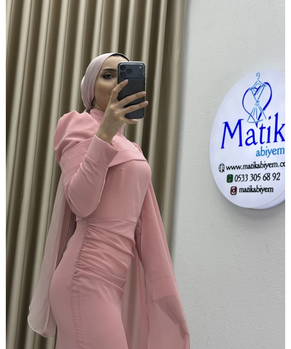 Drapeli Detaylı Dökümlü Uzun Elbise