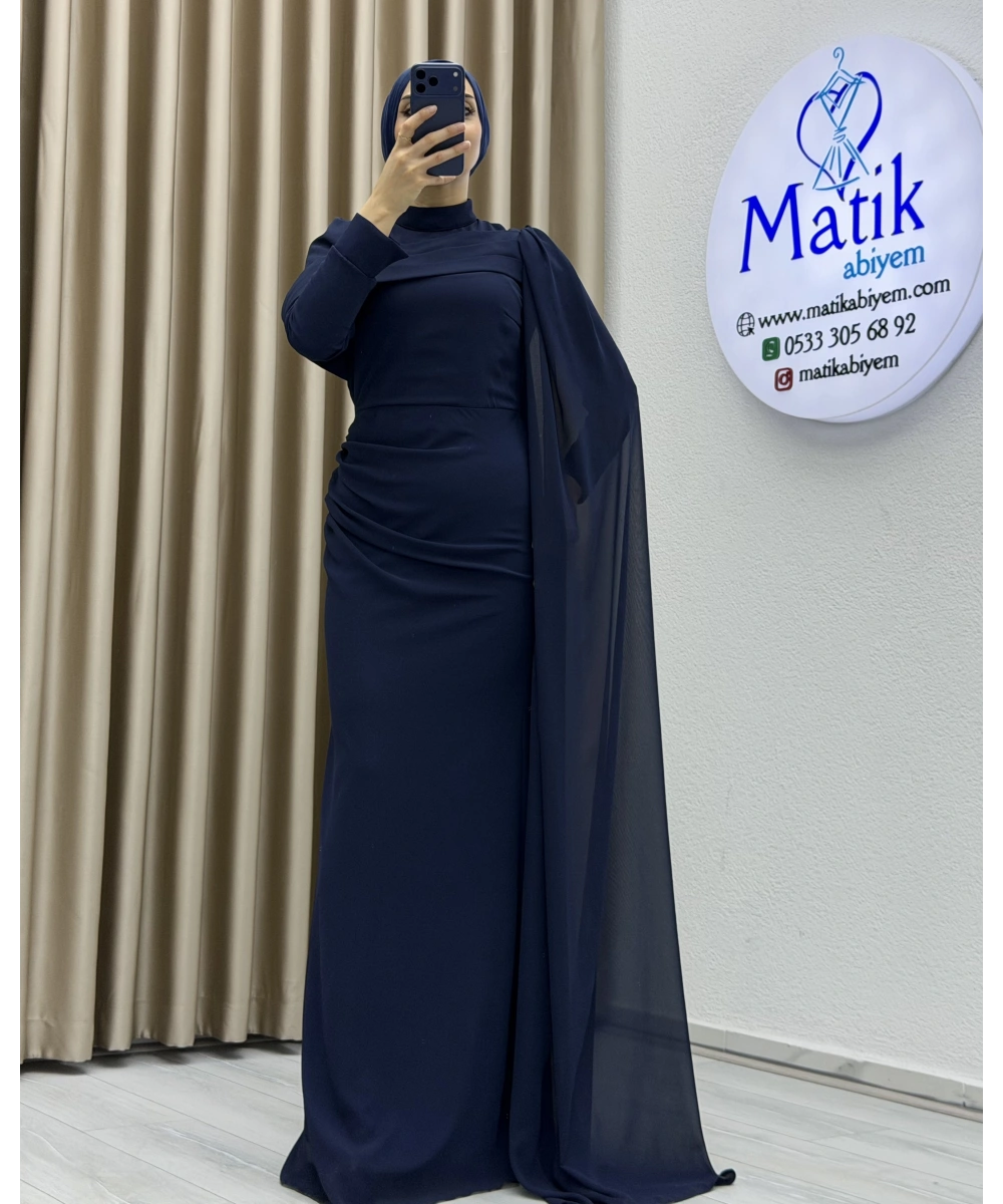 Drapeli Detaylı Dökümlü Uzun Elbise