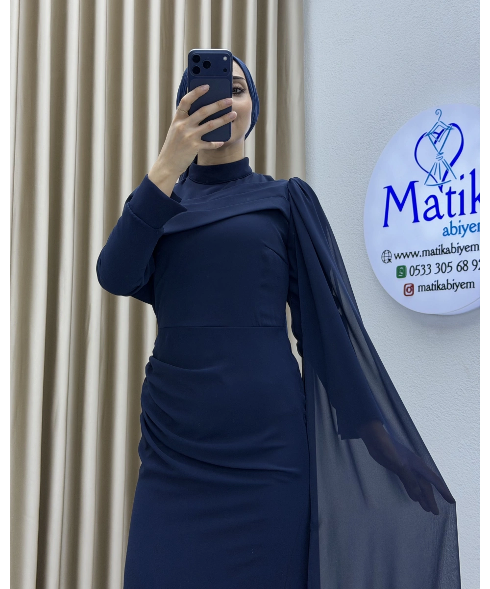 Drapeli Detaylı Dökümlü Uzun Elbise