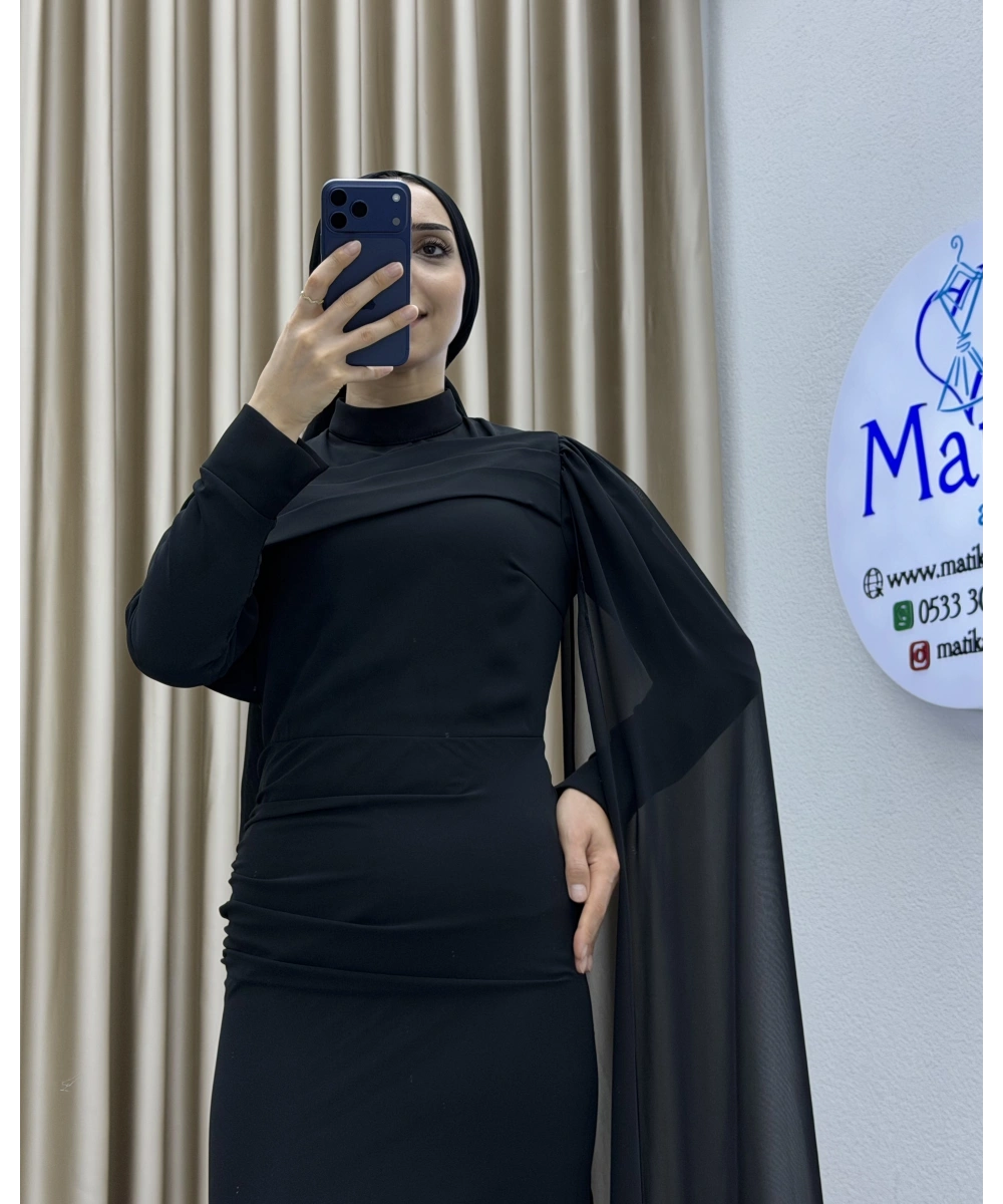 Drapeli Detaylı Dökümlü Uzun Elbise