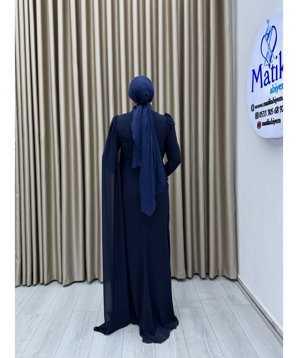 Drapeli Detaylı Dökümlü Uzun Elbise