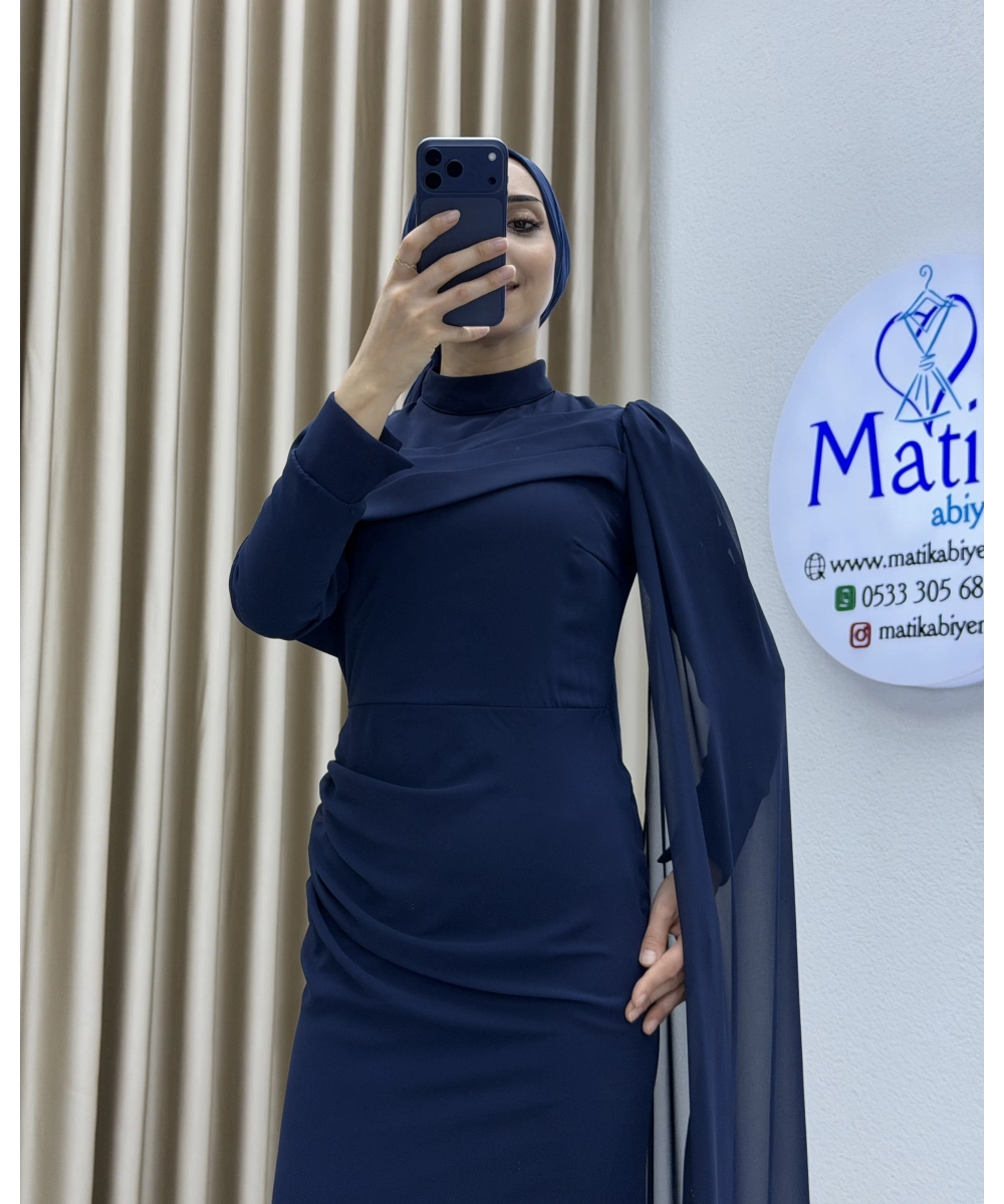 Drapeli Detaylı Dökümlü Uzun Elbise