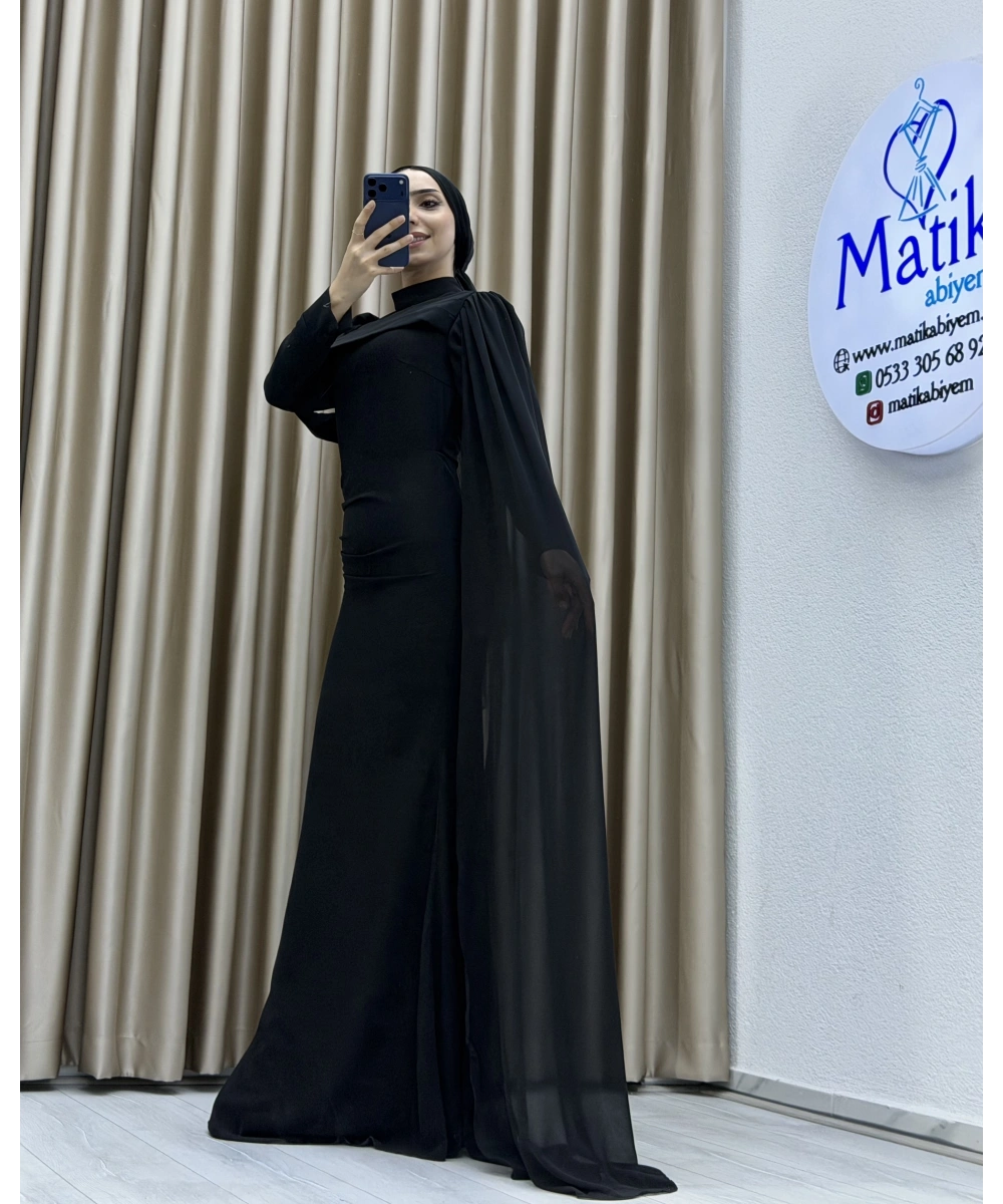 Drapeli Detaylı Dökümlü Uzun Elbise