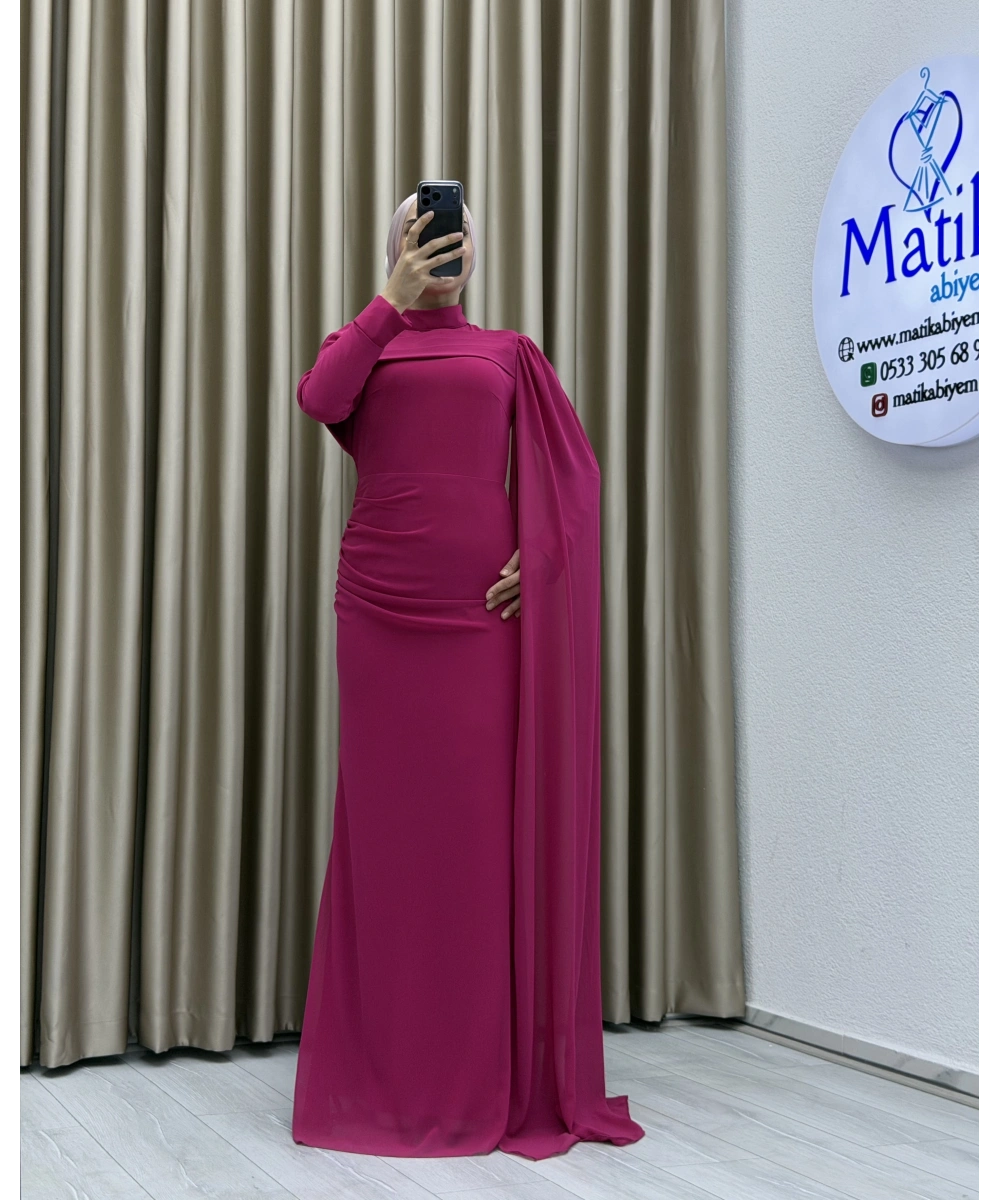 Drapeli Detaylı Dökümlü Uzun Elbise